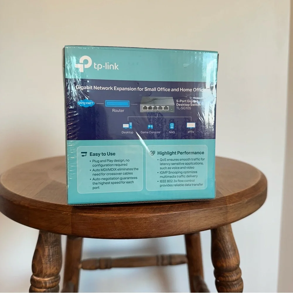 New in Box tp-link 5 Port Gigabit Desktop Switch Model TL-SG105 w/ Power Adapter
